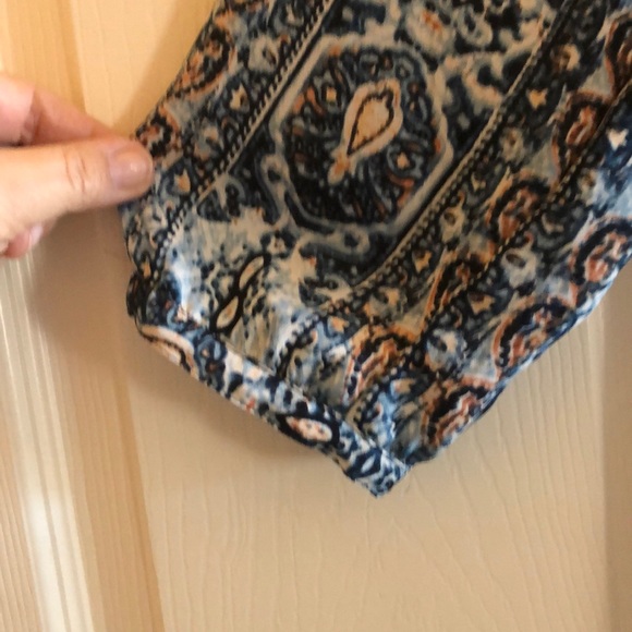 Pretty button down blouse - Picture 3 of 8